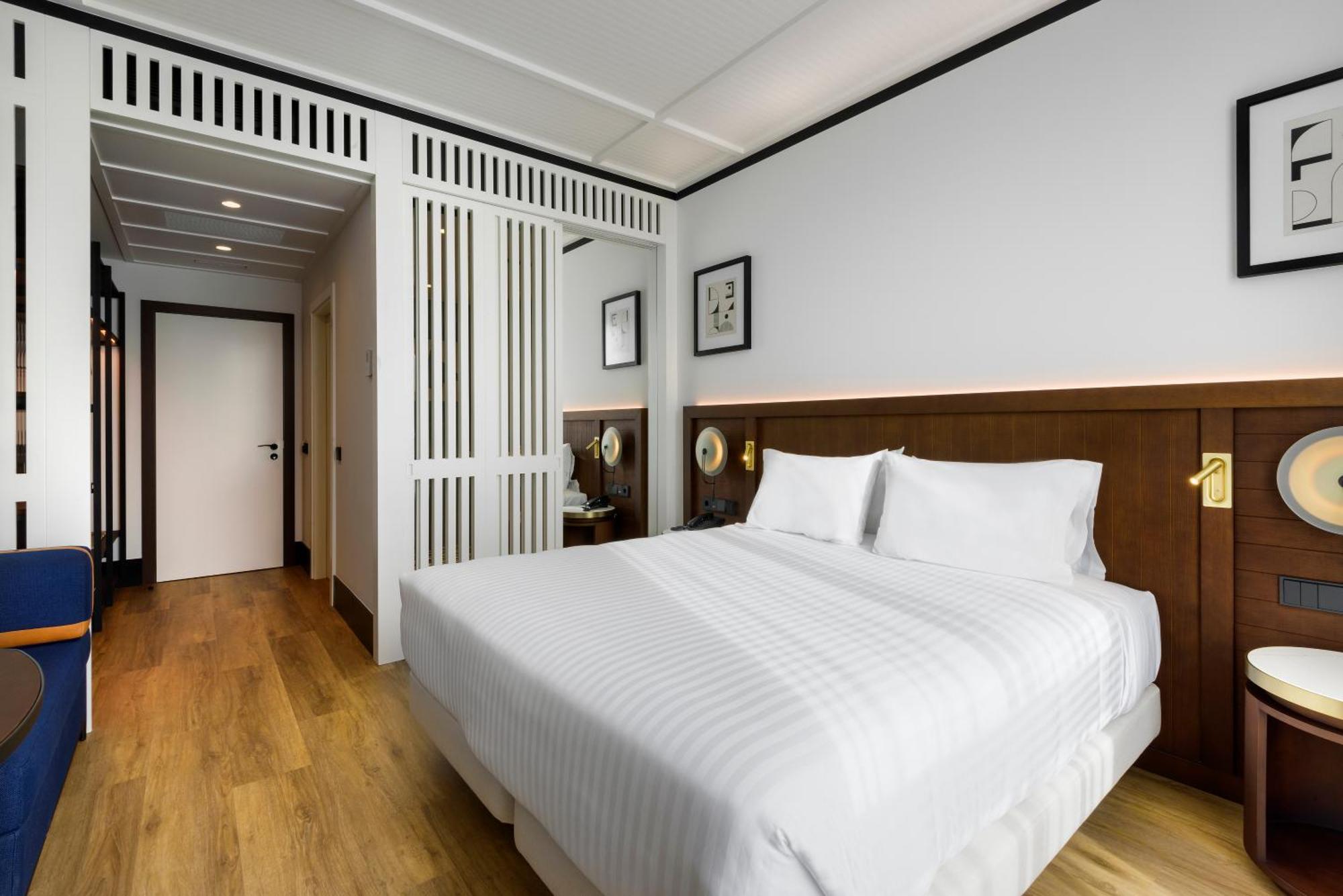 Deluxe Double or Twin Room